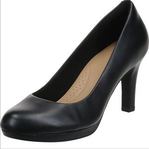 Clarks Classic Black Leather Pumps 7.5 Wide - A  Rare Find!!!